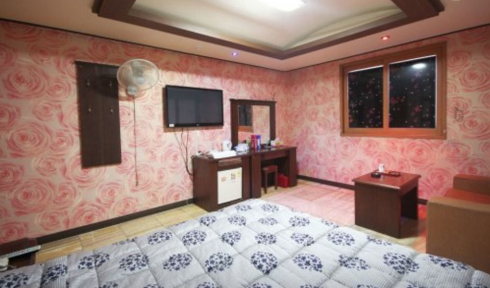 Plus Motel Puszan Kültér fotó